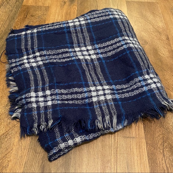 Charming Charlie Accessories - Charming Charlie Blue Blanket Scarf